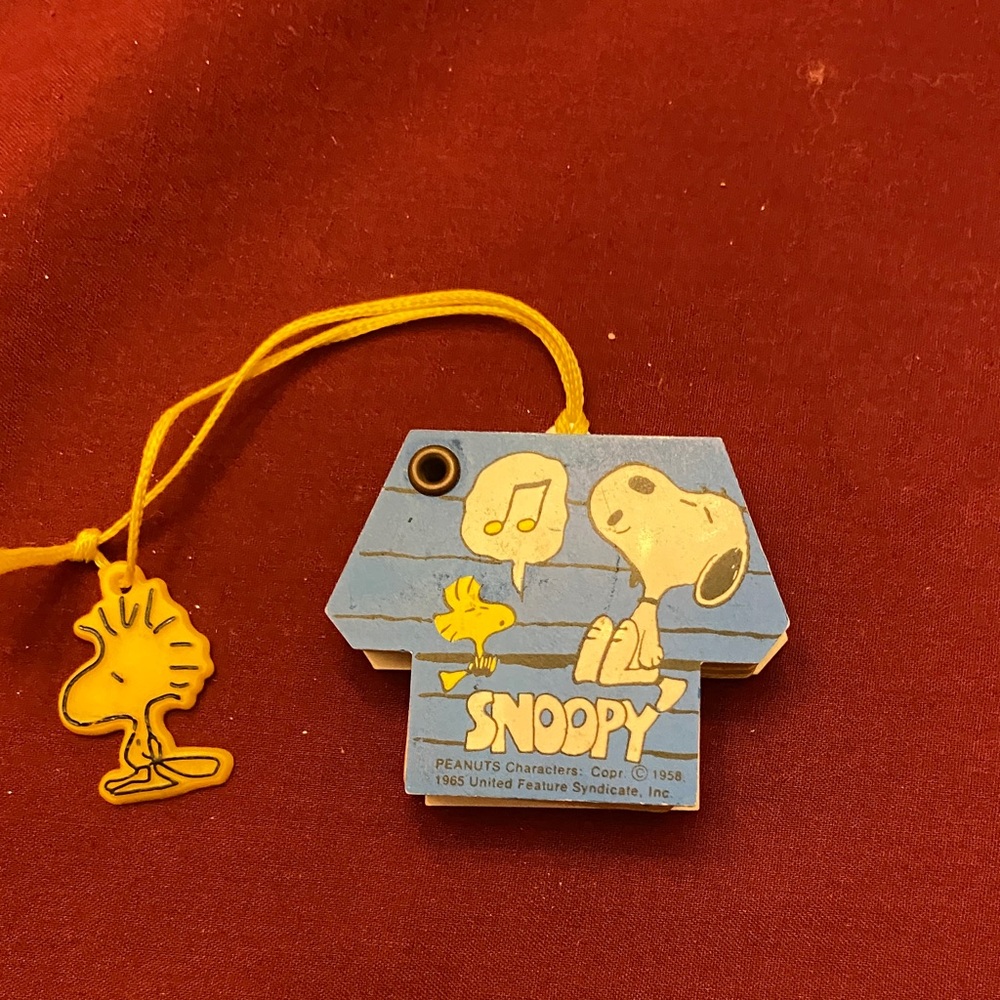 Vintage Snoopy and Woodstock Doghouse small address book 1965